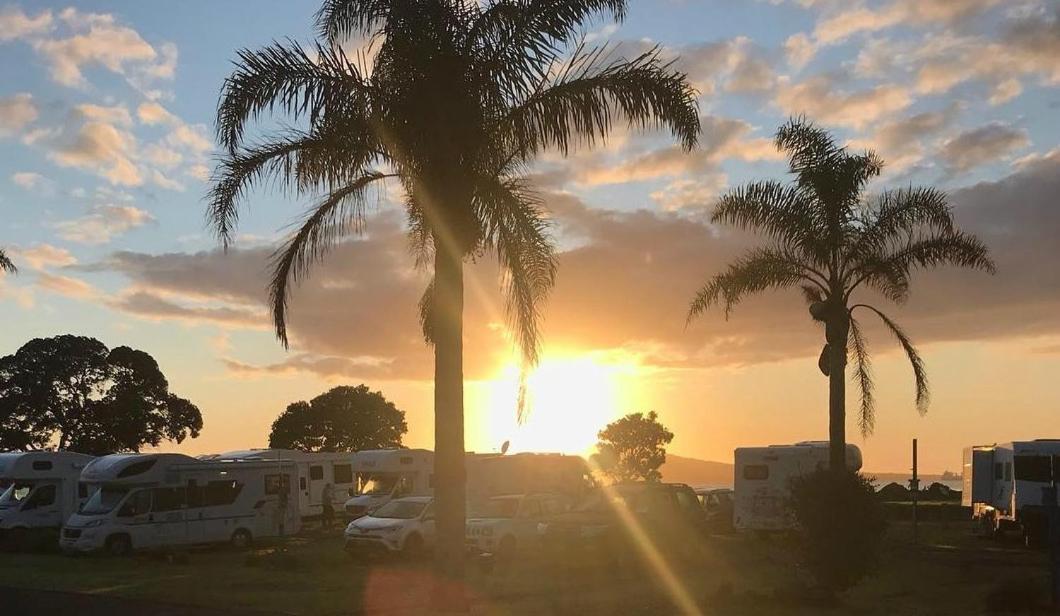 Takapuna Beach Holiday Park オークランド エクステリア 写真